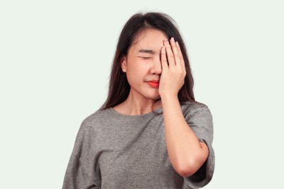 Nguyên nhân trong phòng có mùi hăng và cay mắt